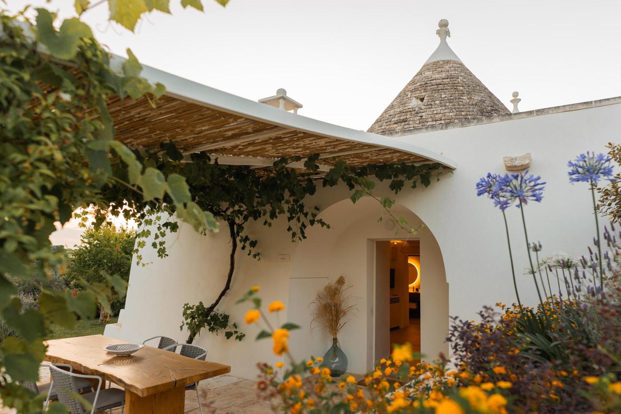 Essenza Relais Contemporaneo Bed & Breakfast Чистернино Екстериор снимка