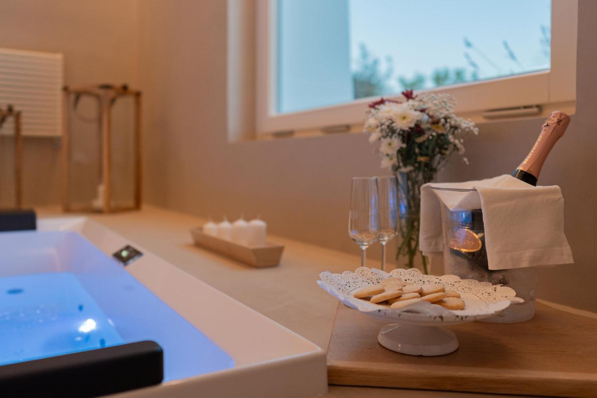 Essenza Relais Contemporaneo Bed & Breakfast Чистернино Екстериор снимка
