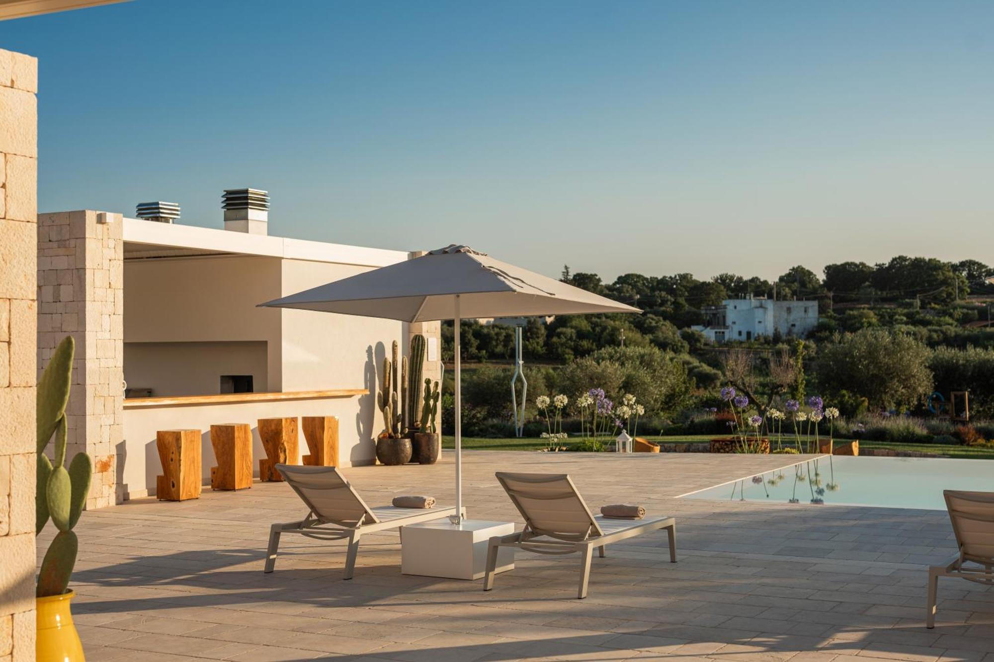 Essenza Relais Contemporaneo Bed & Breakfast Чистернино Екстериор снимка