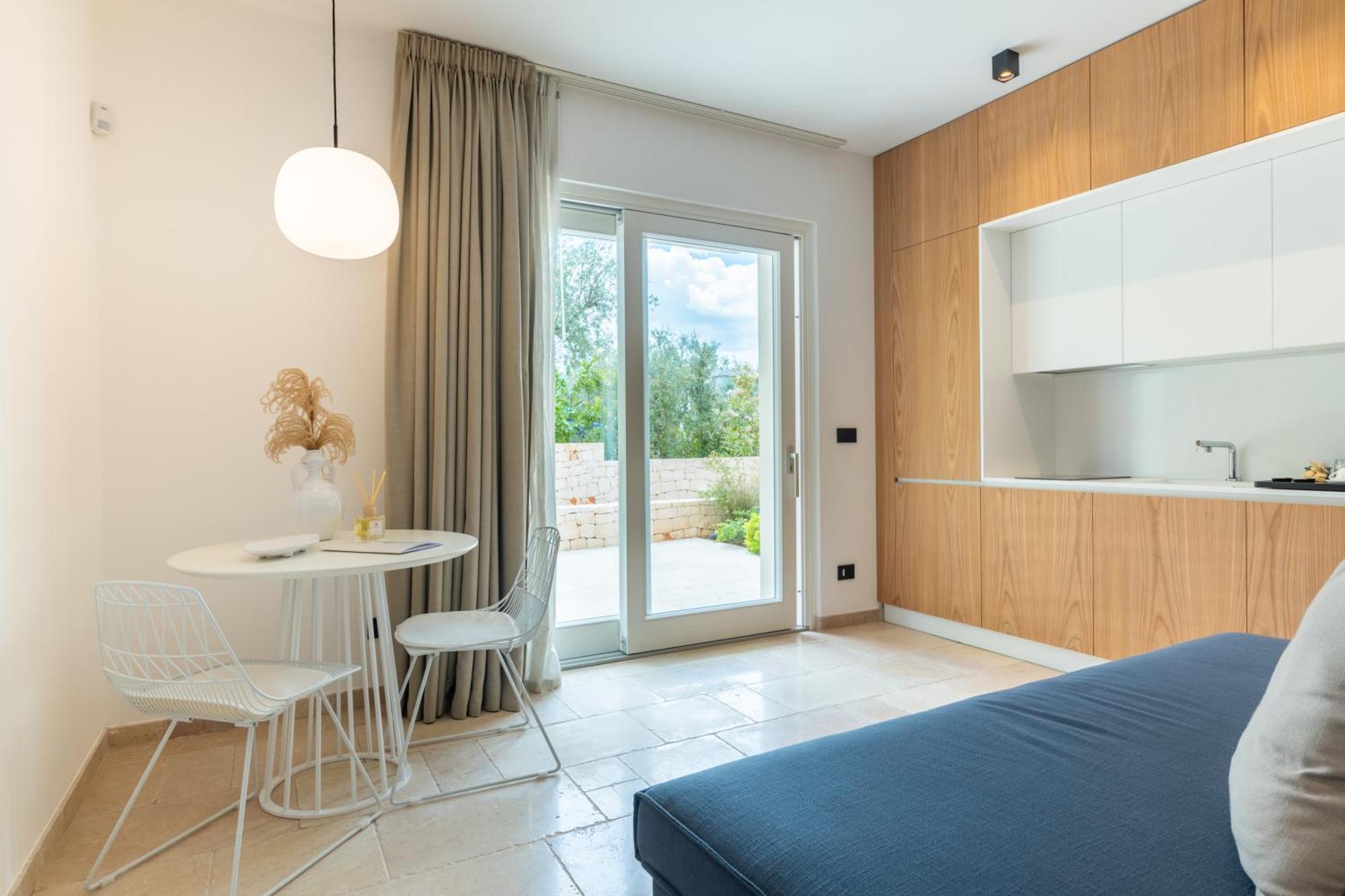 Essenza Relais Contemporaneo Bed & Breakfast Чистернино Екстериор снимка