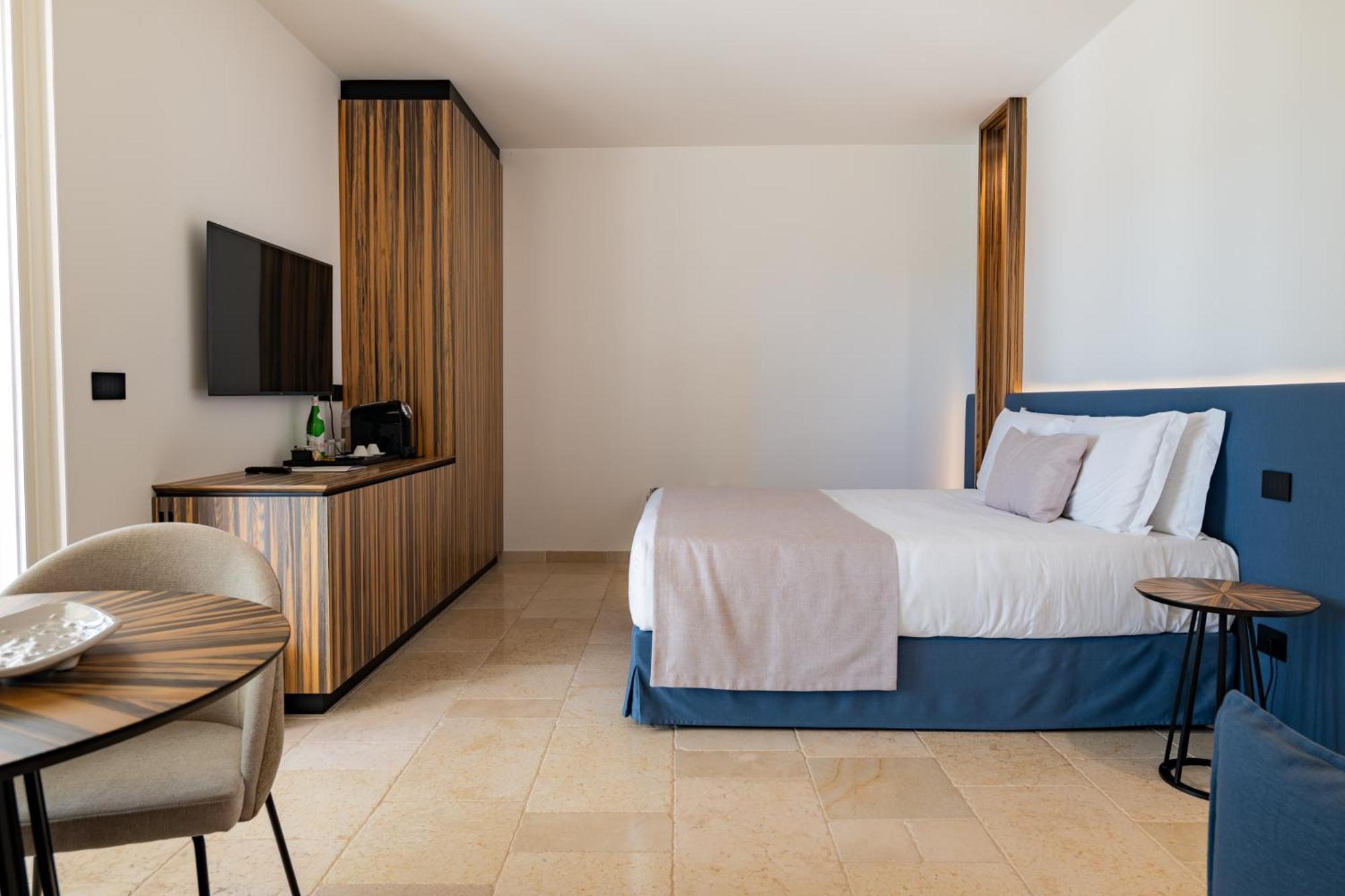 Essenza Relais Contemporaneo Bed & Breakfast Чистернино Екстериор снимка