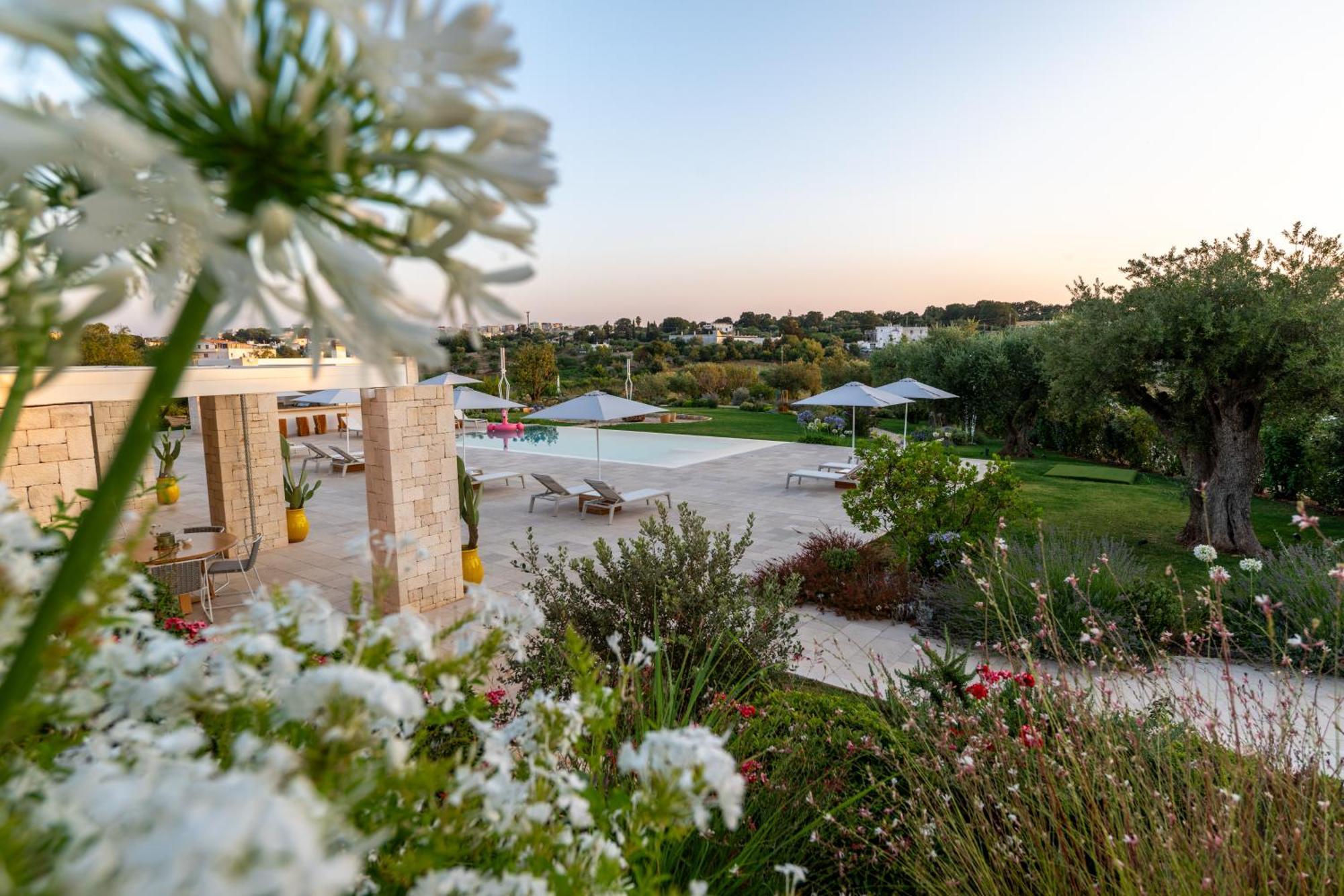 Essenza Relais Contemporaneo Bed & Breakfast Чистернино Екстериор снимка