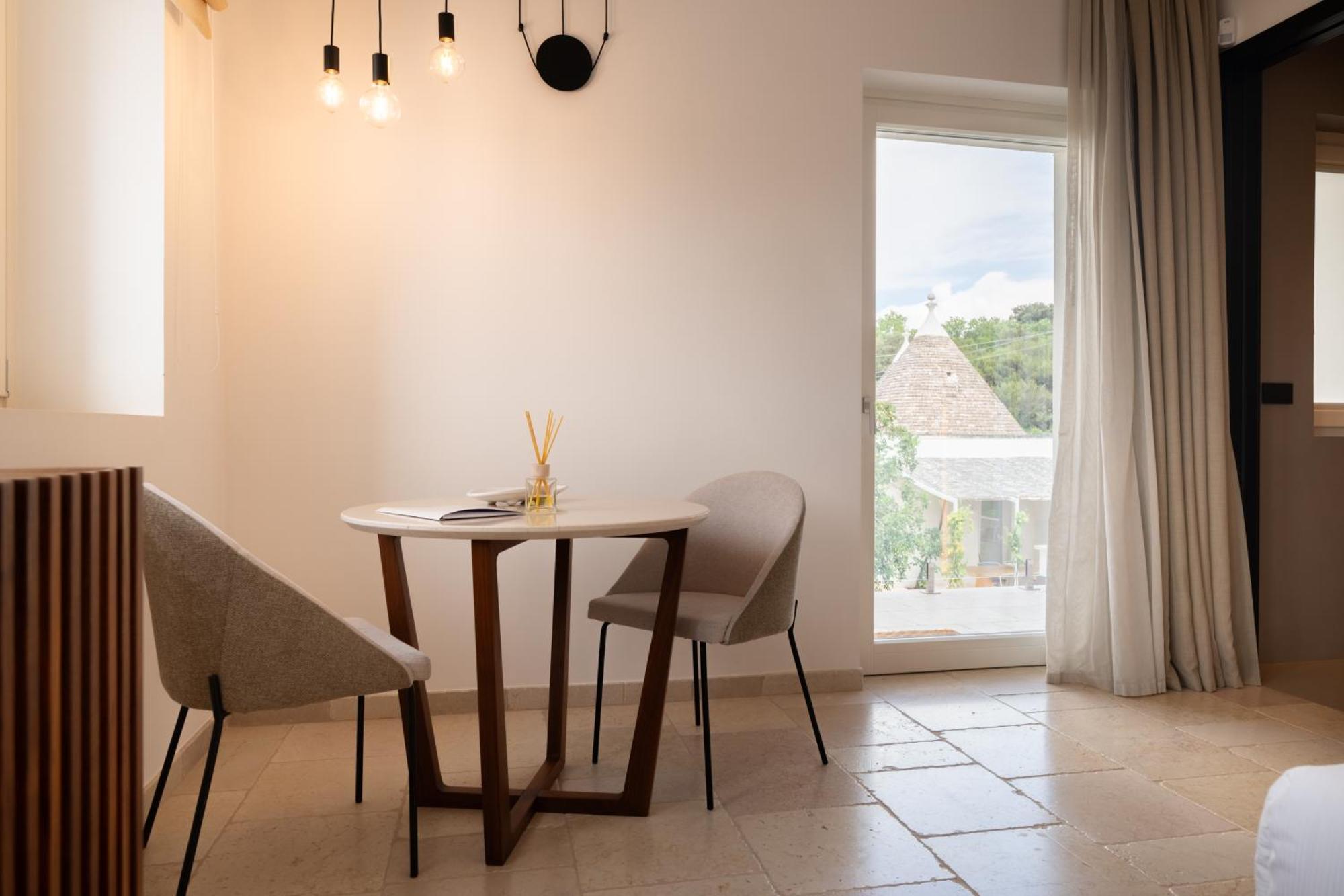 Essenza Relais Contemporaneo Bed & Breakfast Чистернино Екстериор снимка