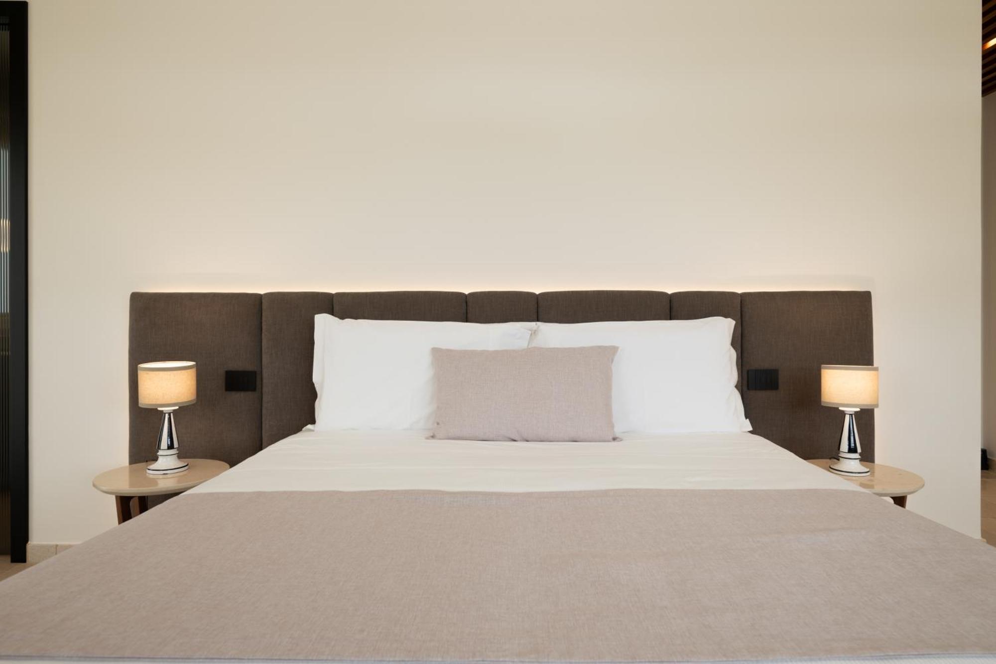 Essenza Relais Contemporaneo Bed & Breakfast Чистернино Екстериор снимка