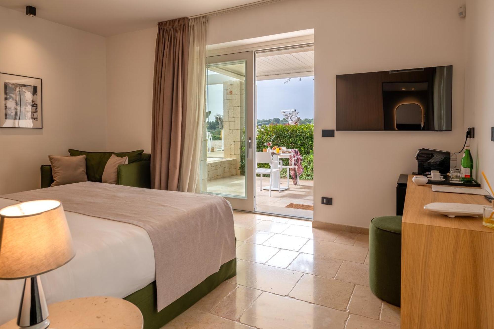 Essenza Relais Contemporaneo Bed & Breakfast Чистернино Екстериор снимка
