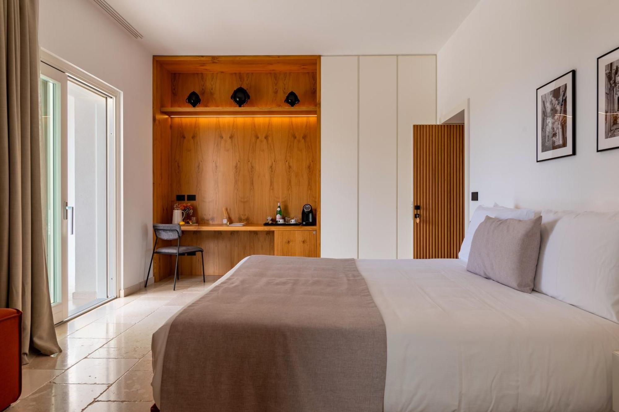 Essenza Relais Contemporaneo Bed & Breakfast Чистернино Екстериор снимка