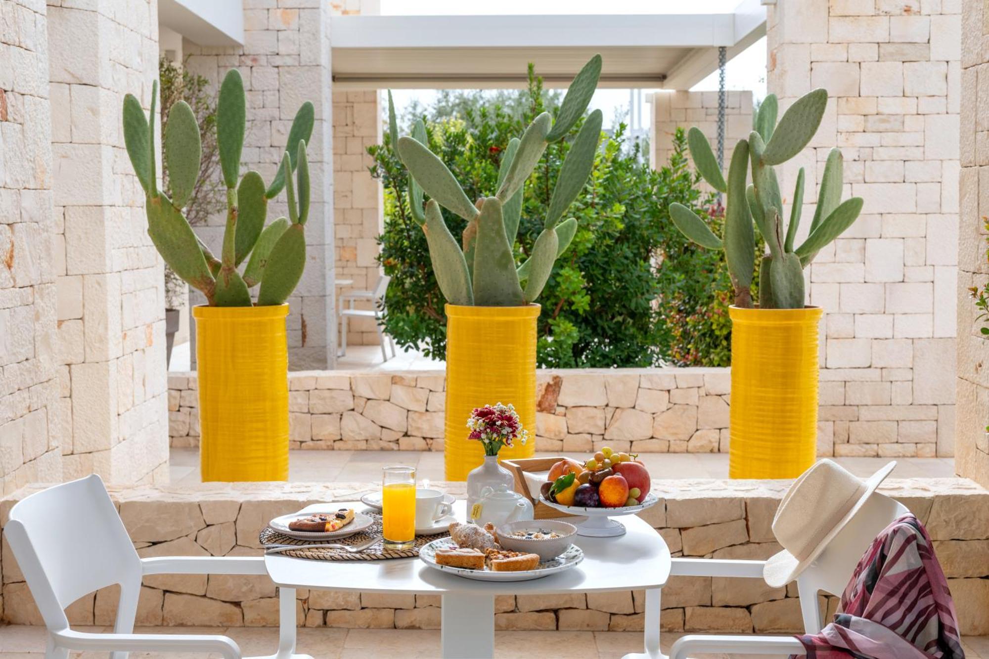 Essenza Relais Contemporaneo Bed & Breakfast Чистернино Екстериор снимка